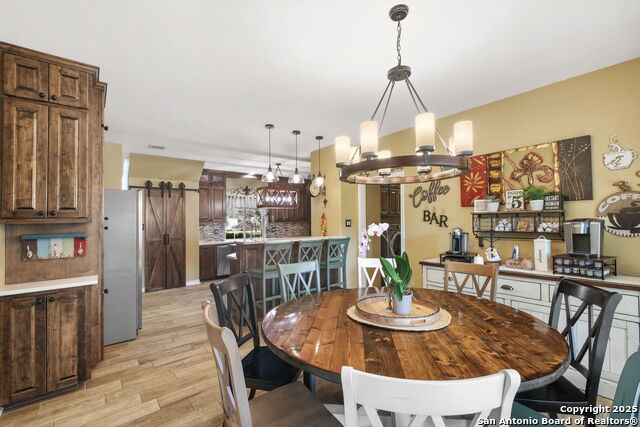 Listing photo id 14 for 209 Sandy Oaks