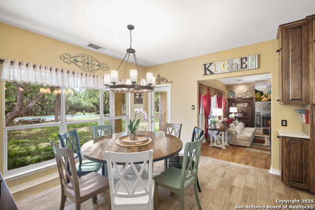 Listing photo id 15 for 209 Sandy Oaks