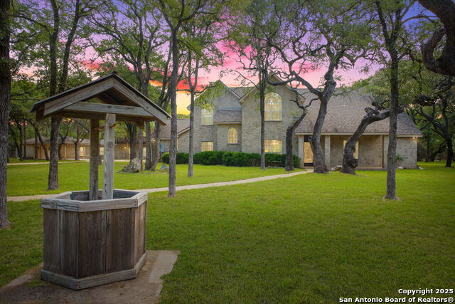 Listing photo id 0 for 209 Sandy Oaks