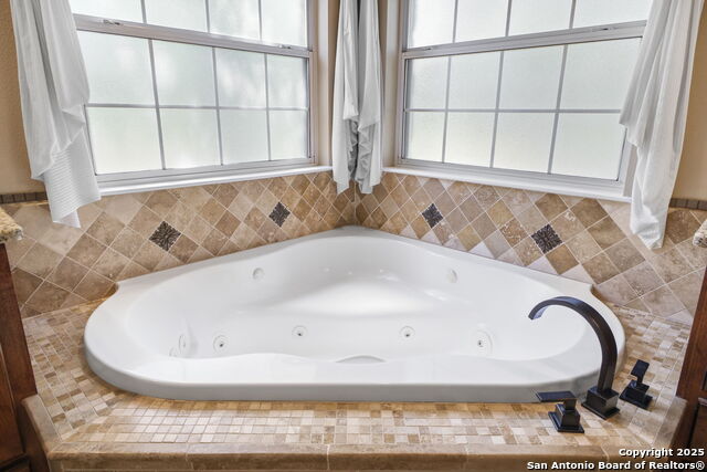 Listing photo id 25 for 209 Sandy Oaks