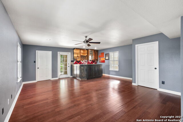 Listing photo id 41 for 209 Sandy Oaks