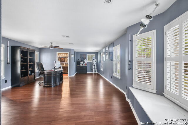 Listing photo id 43 for 209 Sandy Oaks