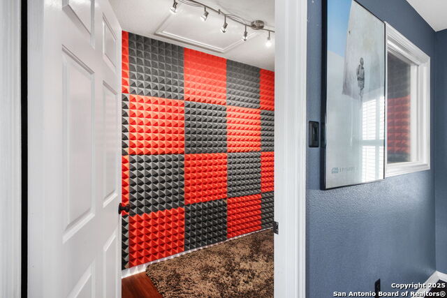 Listing photo id 45 for 209 Sandy Oaks
