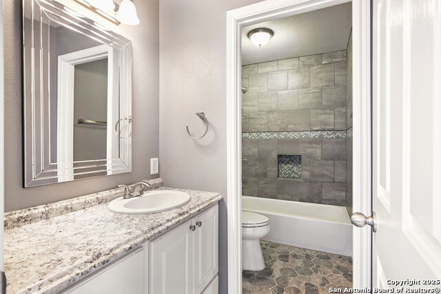Listing photo id 47 for 209 Sandy Oaks