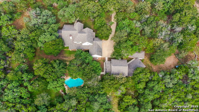 Listing photo id 6 for 209 Sandy Oaks