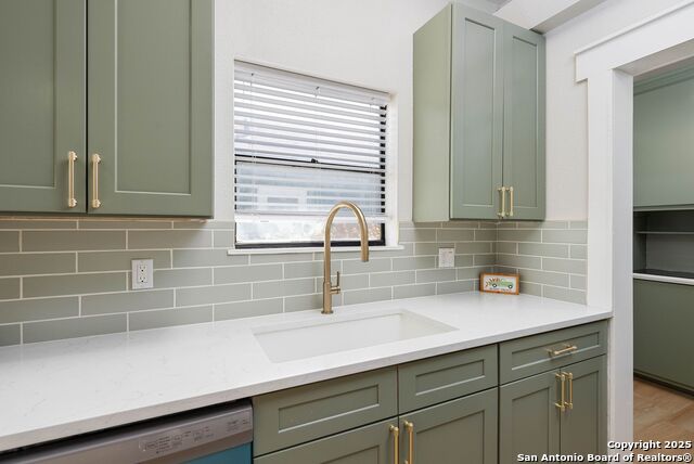 Image 4 of 46 For 2046 W Mulberry Ave
