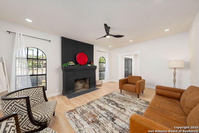 Image 7 of 46 For 2046 W Mulberry Ave