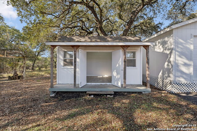 Listing photo id 11 for 1031 Talley Rd.