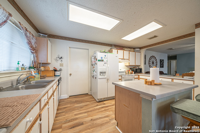 Listing photo id 8 for 9835 Morningfield