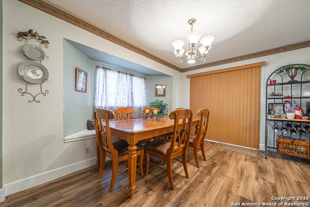 Listing photo id 9 for 9835 Morningfield