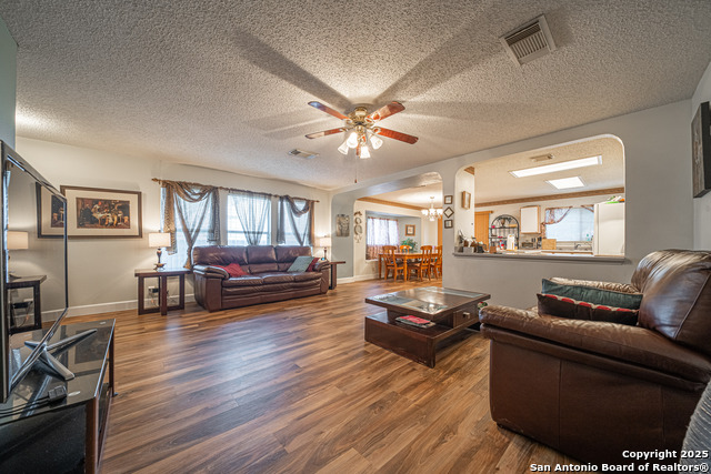Listing photo id 11 for 9835 Morningfield