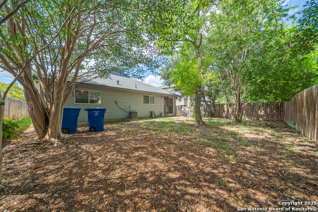 Listing photo id 21 for 9835 Morningfield