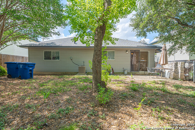 Listing photo id 22 for 9835 Morningfield
