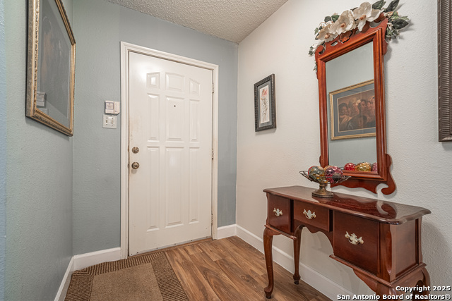 Listing photo id 3 for 9835 Morningfield