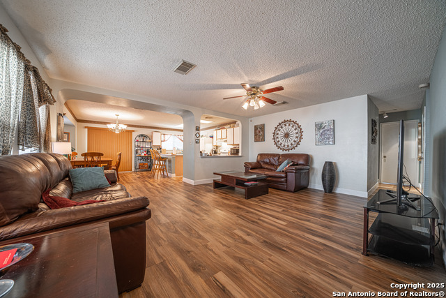 Listing photo id 4 for 9835 Morningfield