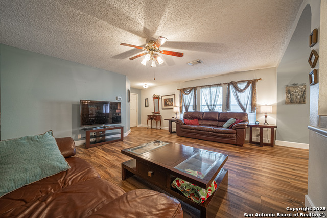 Listing photo id 6 for 9835 Morningfield