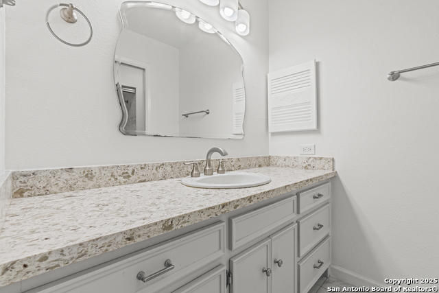 Image 18 of 28 For 713 Balfour  