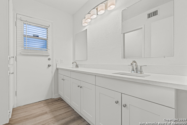 Image 23 of 28 For 713 Balfour  