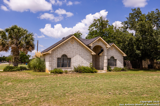 Details for 903 Hackberry, Bandera, TX 78003