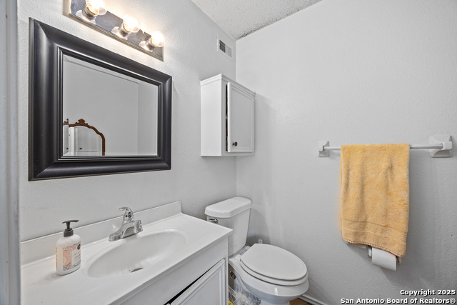 Image 10 of 26 For 903 Hackberry