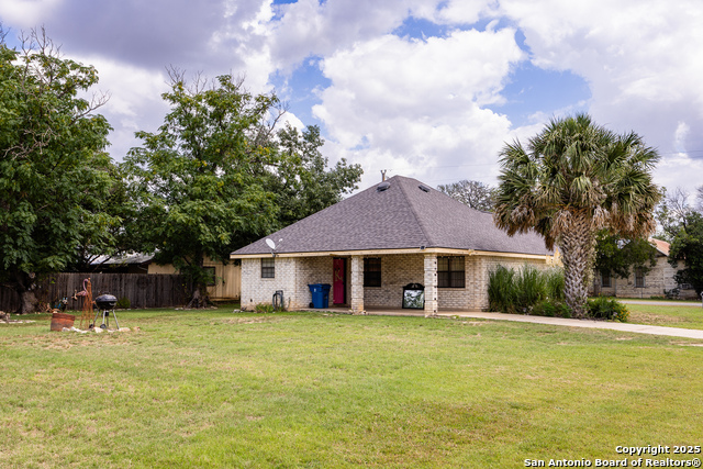 Image 12 of 26 For 903 Hackberry
