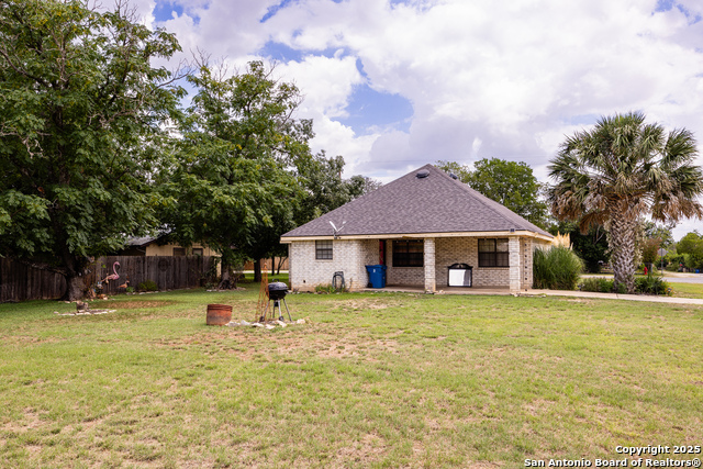 Image 13 of 26 For 903 Hackberry