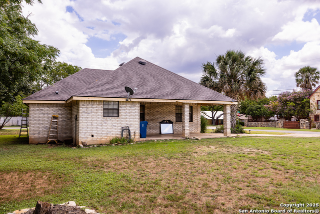 Image 14 of 26 For 903 Hackberry