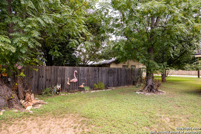 Image 16 of 26 For 903 Hackberry