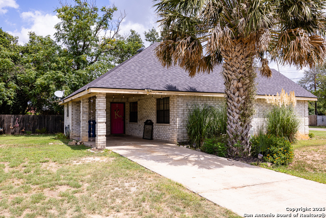 Image 18 of 26 For 903 Hackberry
