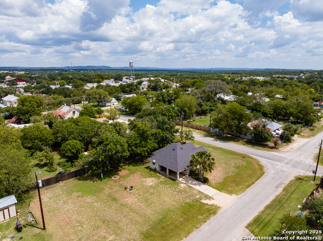 Image 19 of 26 For 903 Hackberry