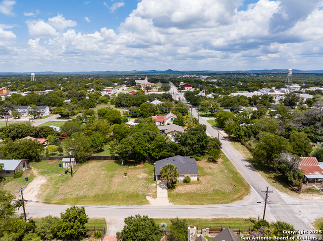 Image 21 of 26 For 903 Hackberry