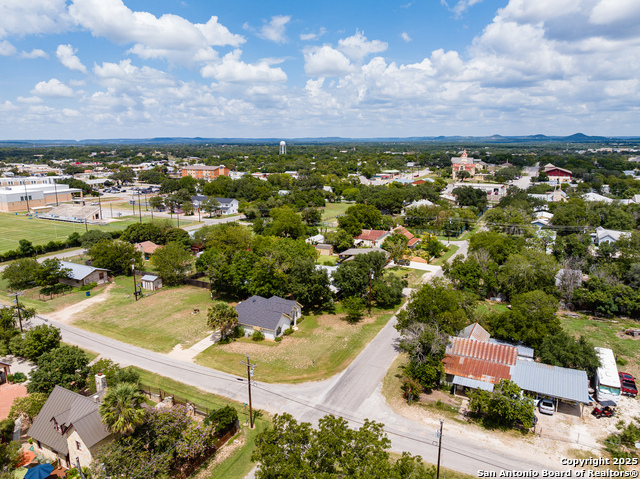 Image 22 of 26 For 903 Hackberry