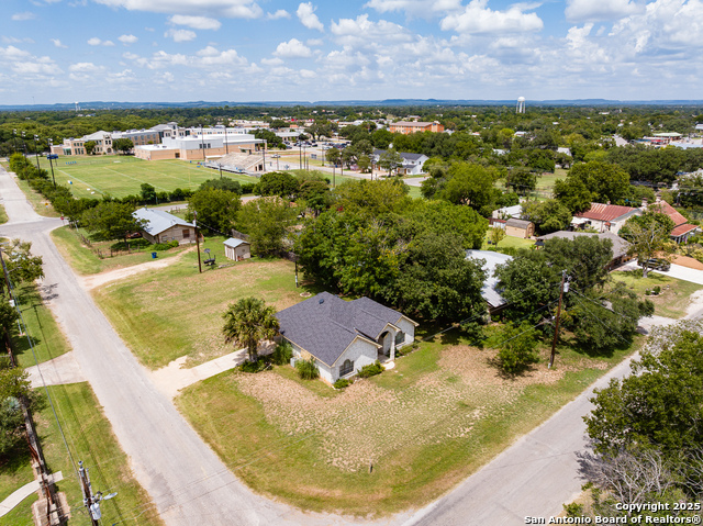Image 23 of 26 For 903 Hackberry