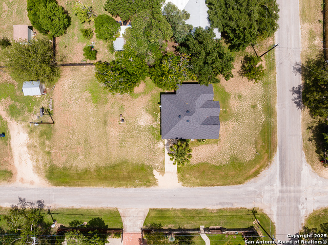 Image 24 of 26 For 903 Hackberry