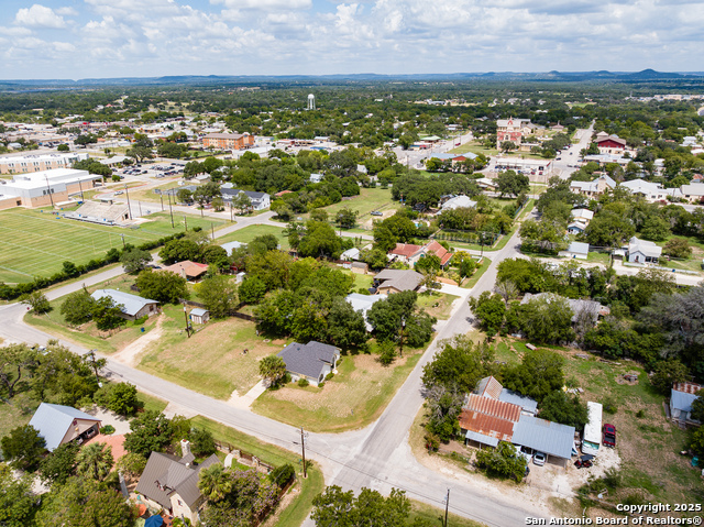 Image 25 of 26 For 903 Hackberry