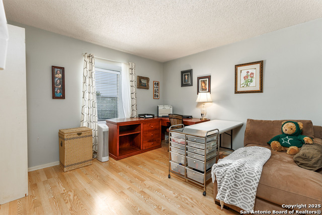 Image 19 of 25 For 6106 Vance Jackson Rd  47