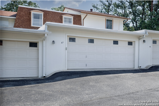 Image 24 of 25 For 6106 Vance Jackson Rd  47
