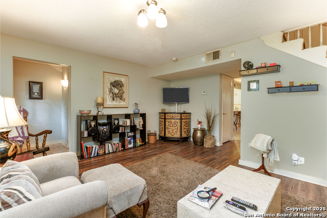 Image 5 of 25 For 6106 Vance Jackson Rd  47