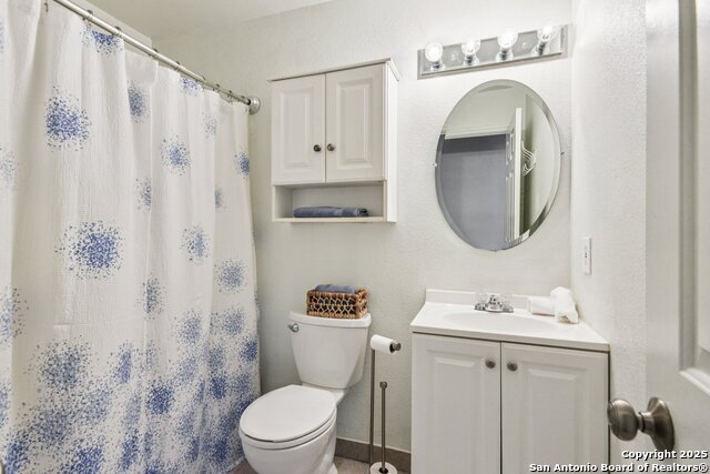 Listing photo id 14 for 131 Oak Springs Dr.