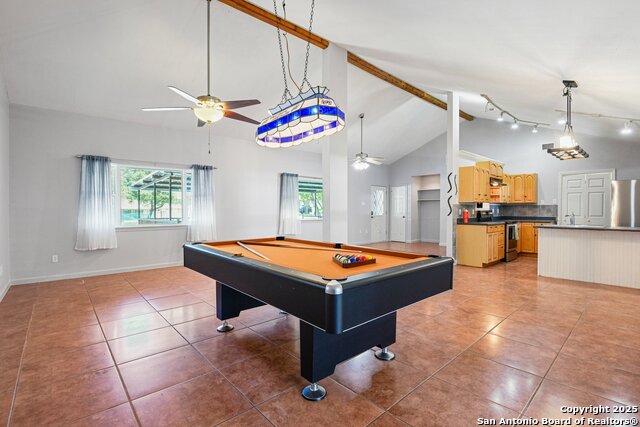 Listing photo id 15 for 131 Oak Springs Dr.