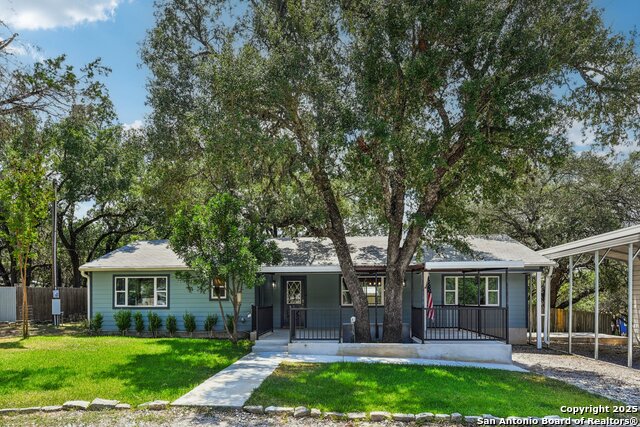 Listing photo id 0 for 131 Oak Springs Dr.
