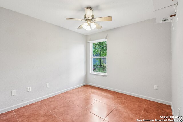 Listing photo id 18 for 131 Oak Springs Dr.