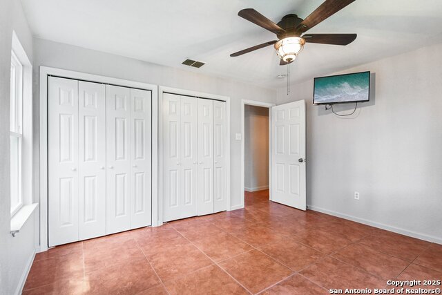 Listing photo id 19 for 131 Oak Springs Dr.