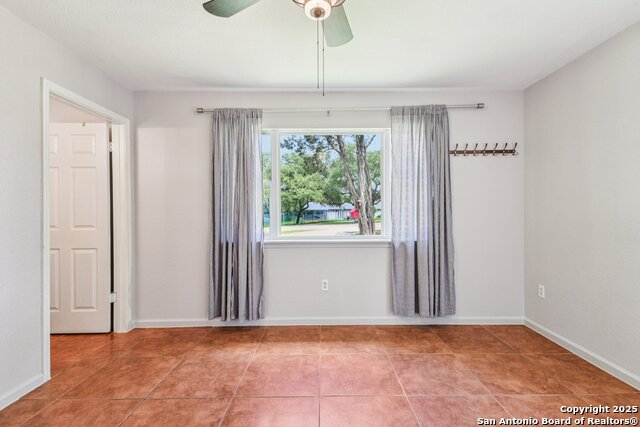 Listing photo id 20 for 131 Oak Springs Dr.