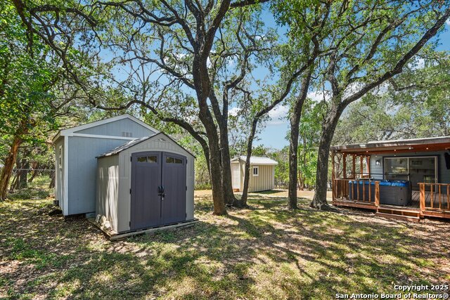 Listing photo id 25 for 131 Oak Springs Dr.