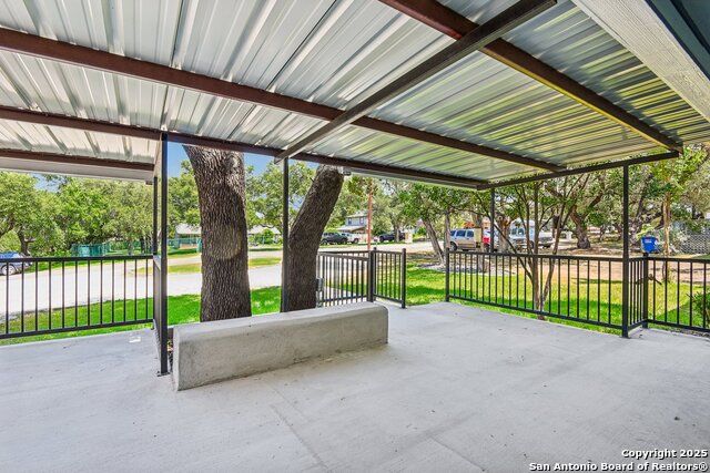Listing photo id 30 for 131 Oak Springs Dr.