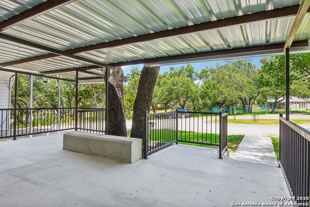Listing photo id 31 for 131 Oak Springs Dr.