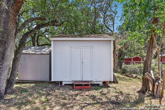 Listing photo id 36 for 131 Oak Springs Dr.