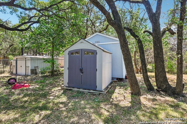 Listing photo id 37 for 131 Oak Springs Dr.