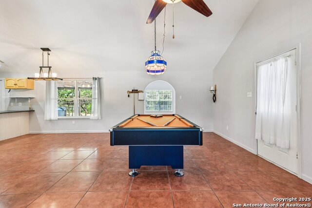 Listing photo id 2 for 131 Oak Springs Dr.